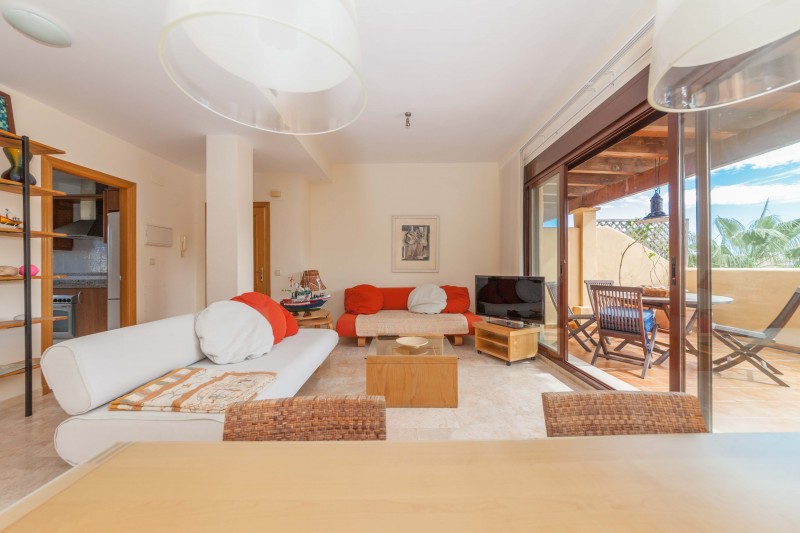 2 slaapkamer penthouse te koop aan het strand van Costalita, Estepona.